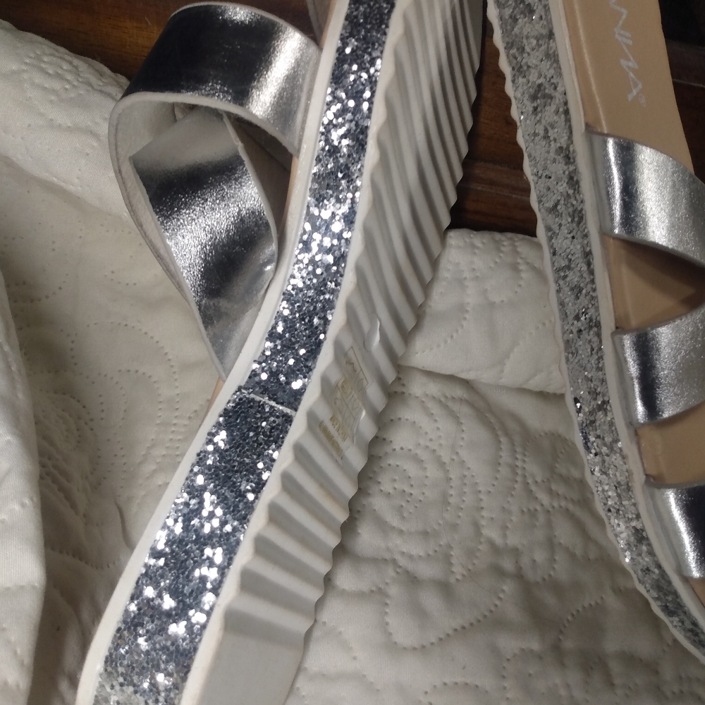 Sandals - Picture 7 of 9